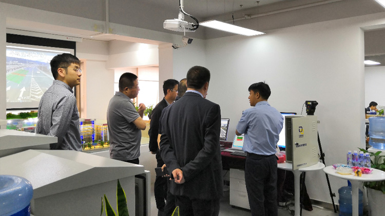 云南省公安廳黨委委員、昆明市副市長、市公安局黨委書記、局長周建忠一行蒞臨聯(lián)誠科技調(diào)研指導(dǎo)！